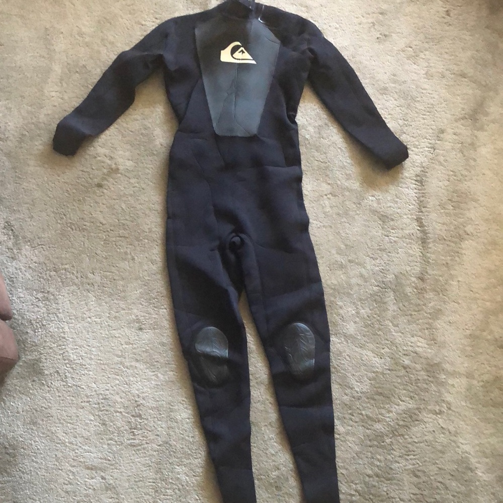 Quicksilver black full wetsuit with back zipper